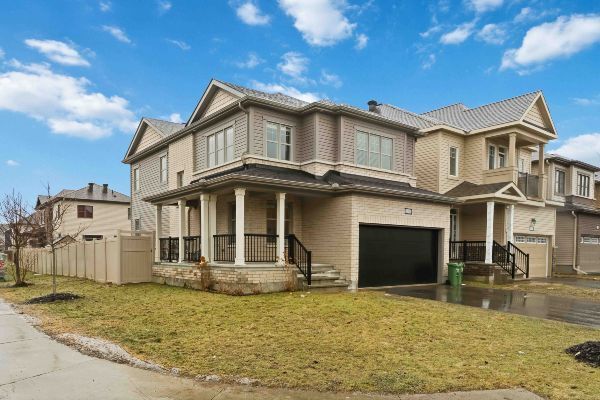 1001 Rue Du Manege Street Stittsville, ON K2S 0Y7