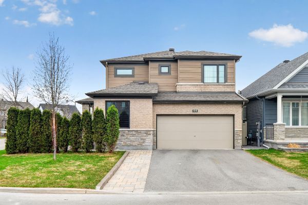 44 Hawks Landing Crescent Stittsville, ON K2S 1W1