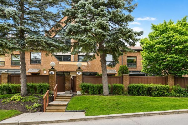 100 Hillside Drive, 27 Ottawa, ON K1K4J1