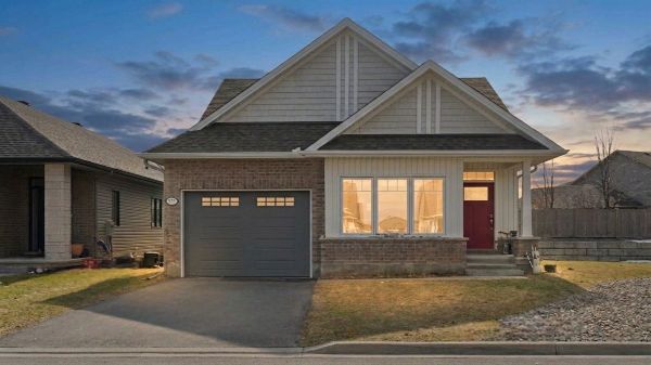 272 Maygrass Way Stittsville , ON K2S 2K9