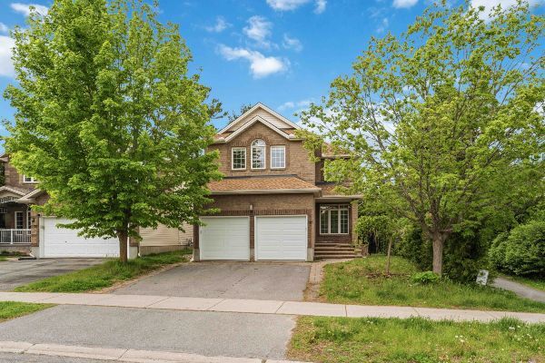 281 Goldridge Drive Kanata, ON K2T1H4